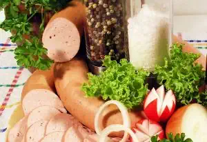 Zutaten für den Fleischwurst-Pastatopf zubereitet mit dem Thermomix Zutaten für den Fleischwurst-Pastatopf zubereitet mit dem Thermomix