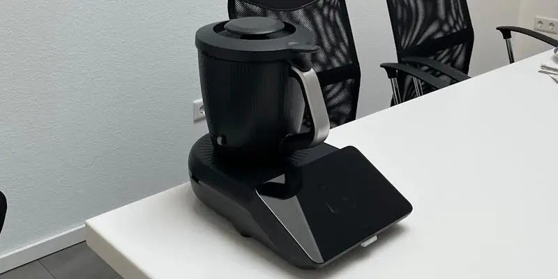 Schwarzer Thermomix 7